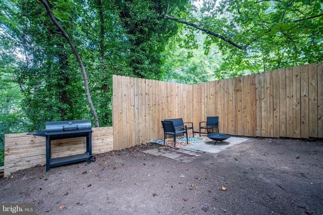 6474 OAKWOOD DR, Falls Church, VA 22041