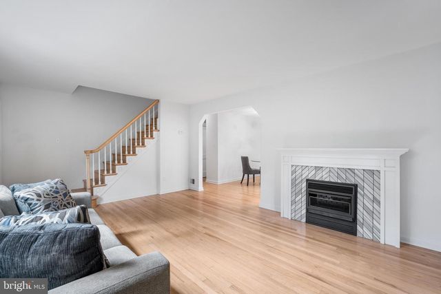 6474 OAKWOOD DR, Falls Church, VA 22041