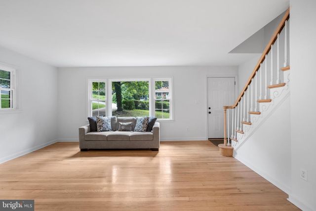 6474 OAKWOOD DR, Falls Church, VA 22041