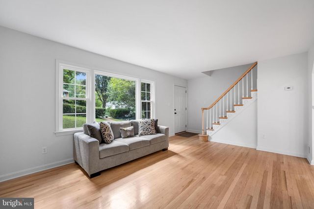 6474 OAKWOOD DR, Falls Church, VA 22041