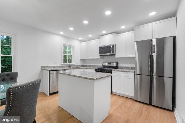 6474 OAKWOOD DR, Falls Church, VA 22041