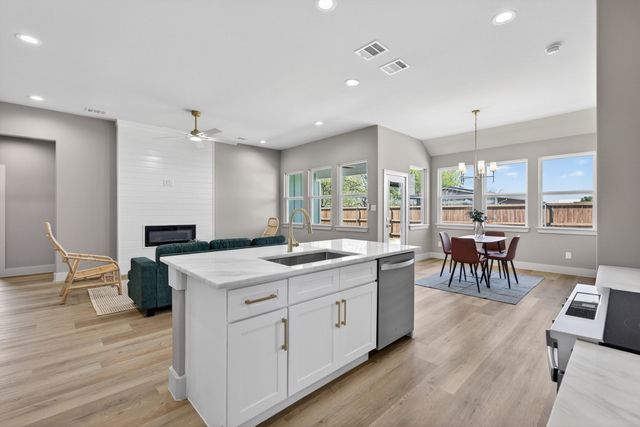 900 Cope Street, Mansfield, TX 76065