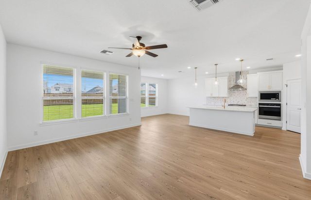 105 Amista DR, Liberty Hill, TX 78642