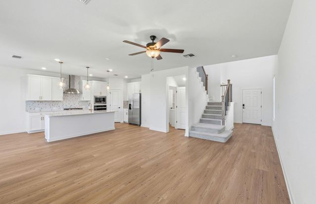 105 Amista DR, Liberty Hill, TX 78642