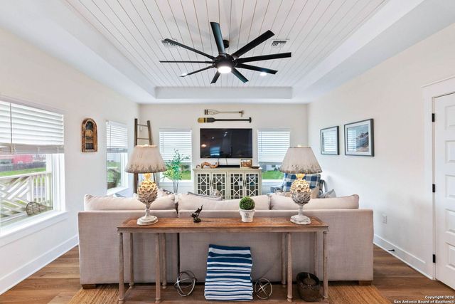 1529 S Live Oak St, Rockport, TX 78382