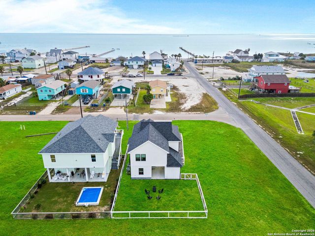 1529 S Live Oak St, Rockport, TX 78382