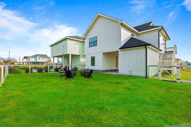 1529 S Live Oak St, Rockport, TX 78382