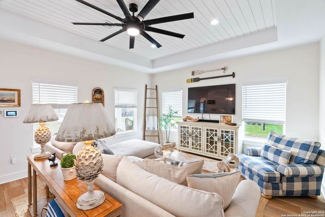 1529 S Live Oak St, Rockport, TX 78382