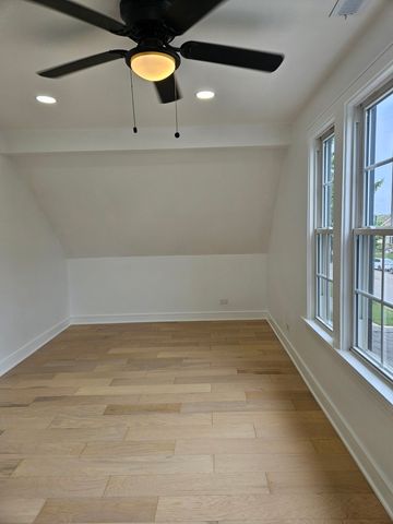 5402 N Mobile Avenue, Chicago, IL 60630