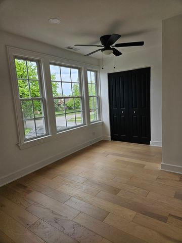 5402 N Mobile Avenue, Chicago, IL 60630