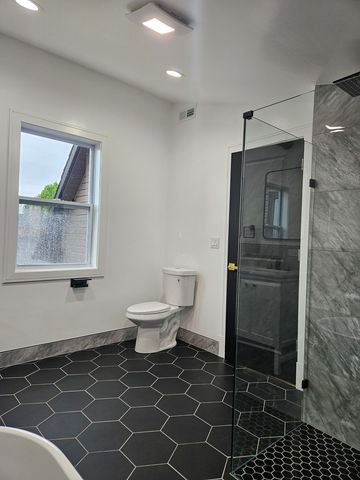 5402 N Mobile Avenue, Chicago, IL 60630