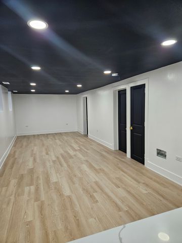 5402 N Mobile Avenue, Chicago, IL 60630