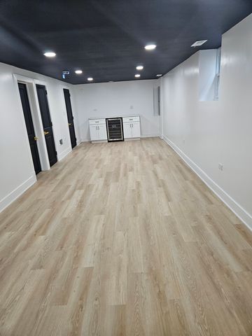 5402 N Mobile Avenue, Chicago, IL 60630