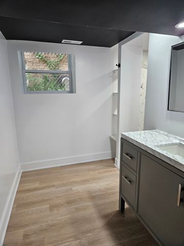 5402 N Mobile Avenue, Chicago, IL 60630