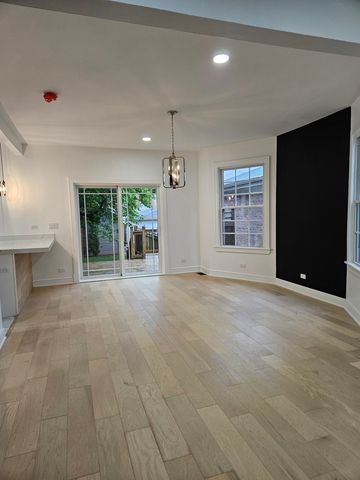 5402 N Mobile Avenue, Chicago, IL 60630