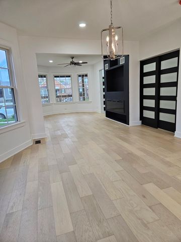 5402 N Mobile Avenue, Chicago, IL 60630