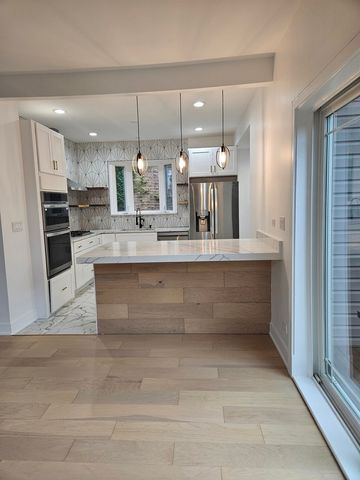 5402 N Mobile Avenue, Chicago, IL 60630