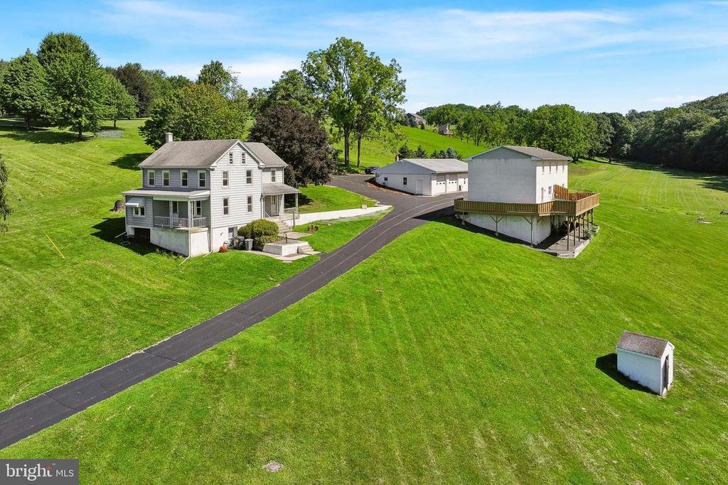 1010 N IRONSTONE DR, BOYERTOWN, PA 19512 — exterior