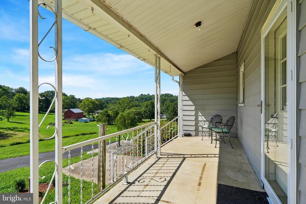 1010 N IRONSTONE DR, BOYERTOWN, PA 19512 — photo 2