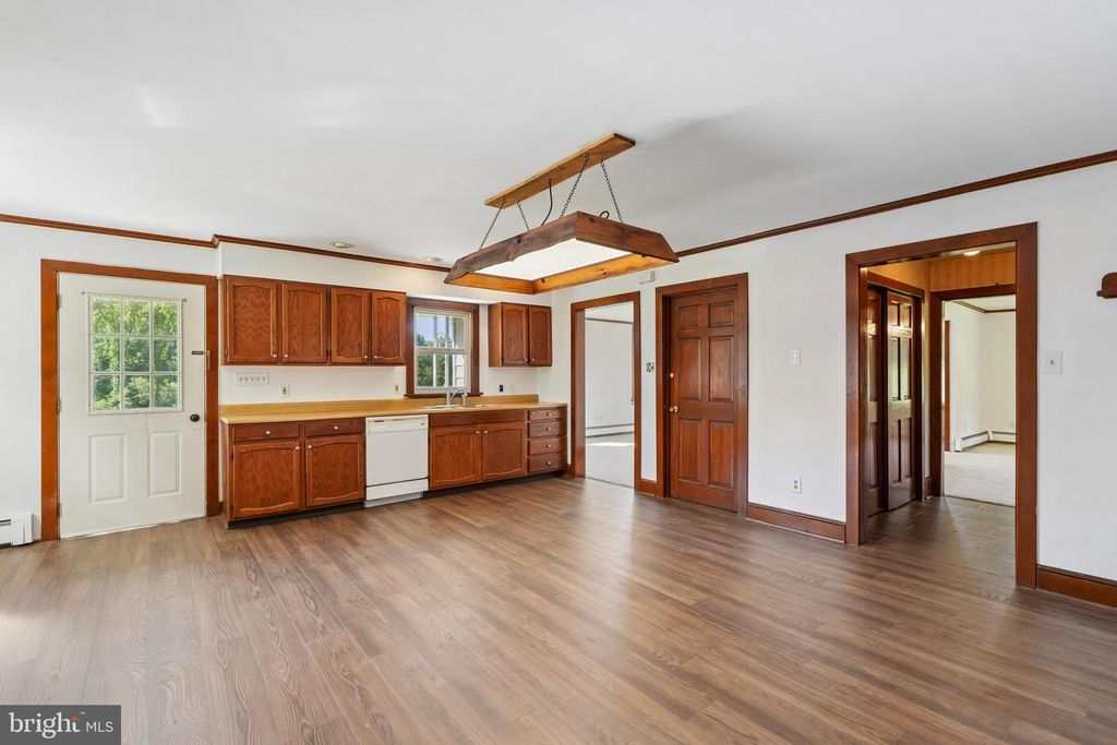 1010 N IRONSTONE DR, BOYERTOWN, PA 19512 — photo 4
