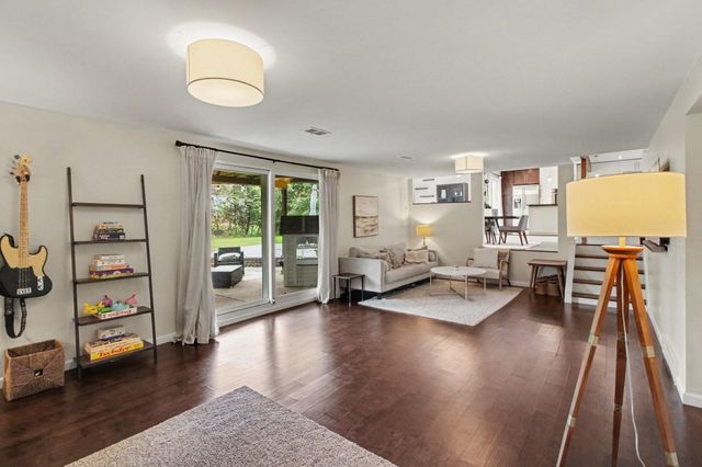 24697 S Cromwell Drive, Franklin Vllg, MI 48025