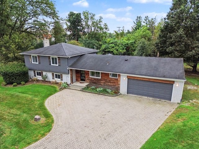 24697 S Cromwell Drive, Franklin Vllg, MI 48025