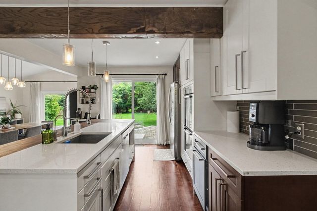 24697 S Cromwell Drive, Franklin Vllg, MI 48025