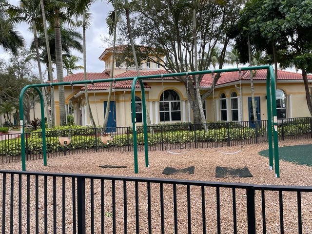 3121 N Evergreen Circle, Boynton Beach, FL 33426