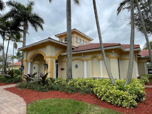 3121 N Evergreen Circle, Boynton Beach, FL 33426