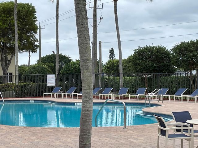 3121 N Evergreen Circle, Boynton Beach, FL 33426