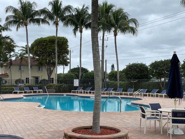 3121 N Evergreen Circle, Boynton Beach, FL 33426