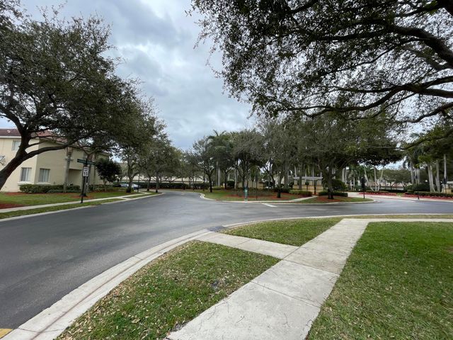 3121 N Evergreen Circle, Boynton Beach, FL 33426