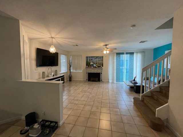 3121 N Evergreen Circle, Boynton Beach, FL 33426