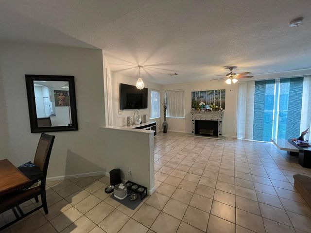 3121 N Evergreen Circle, Boynton Beach, FL 33426