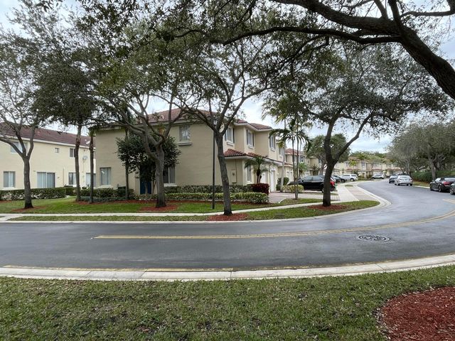 3121 N Evergreen Circle, Boynton Beach, FL 33426