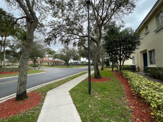 3121 N Evergreen Circle, Boynton Beach, FL 33426