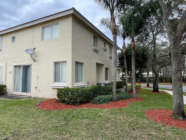 3121 N Evergreen Circle, Boynton Beach, FL 33426