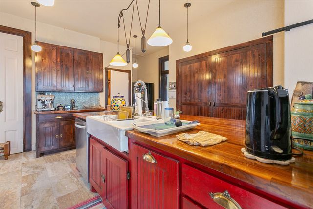 327 S Edgefield Avenue, Dallas, TX 75208