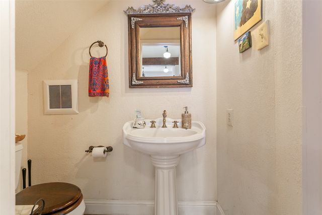 327 S Edgefield Avenue, Dallas, TX 75208