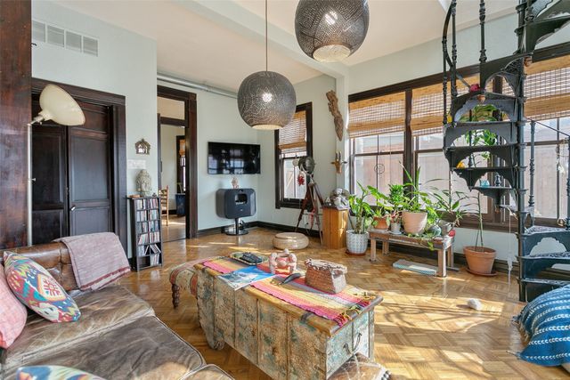 327 S Edgefield Avenue, Dallas, TX 75208