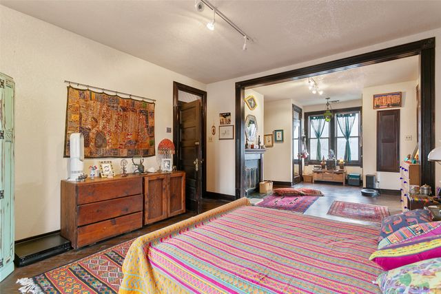 327 S Edgefield Avenue, Dallas, TX 75208