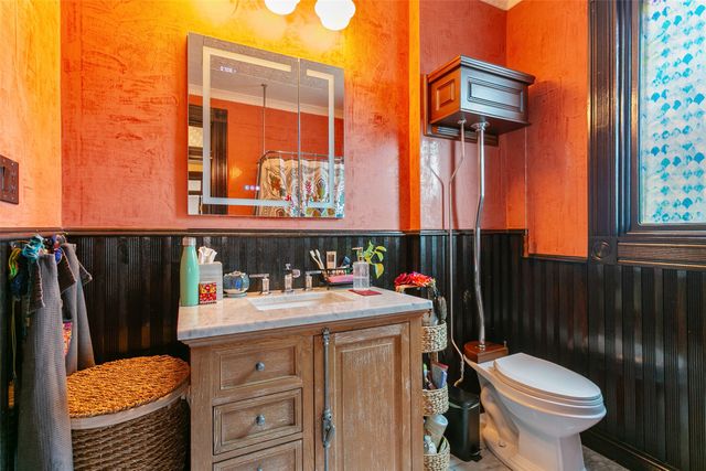 327 S Edgefield Avenue, Dallas, TX 75208