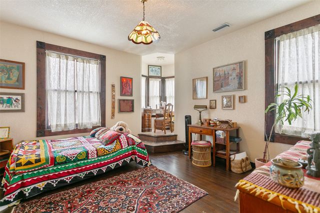 327 S Edgefield Avenue, Dallas, TX 75208