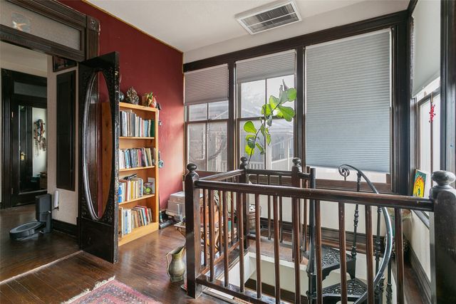 327 S Edgefield Avenue, Dallas, TX 75208