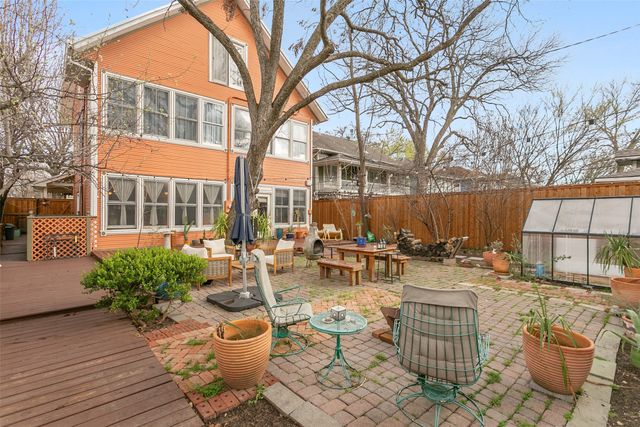 327 S Edgefield Avenue, Dallas, TX 75208