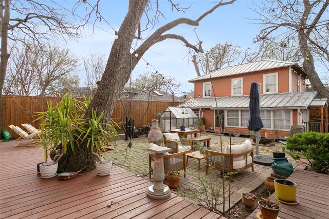 327 S Edgefield Avenue, Dallas, TX 75208