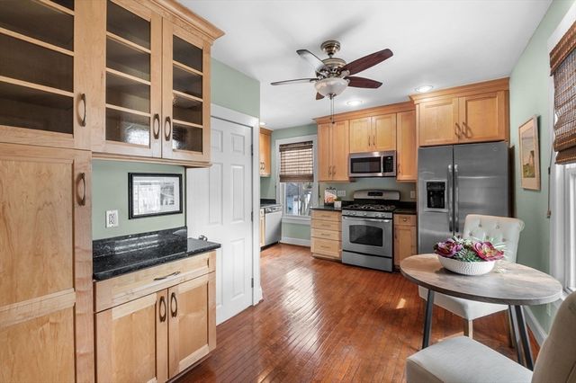 1 Maverick St 2, Marblehead, MA 01945