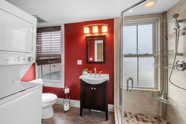 1 Maverick St 2, Marblehead, MA 01945