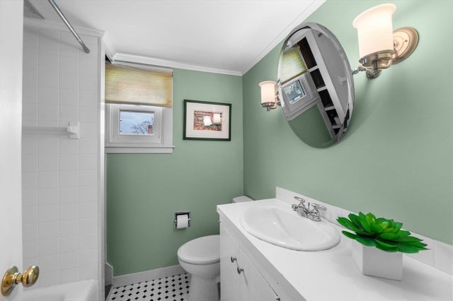 1 Maverick St 2, Marblehead, MA 01945