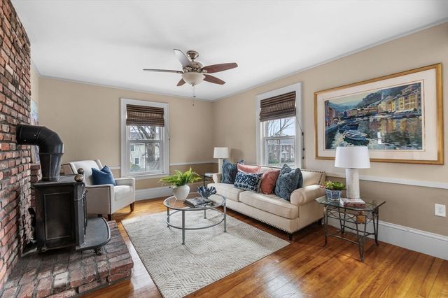 1 Maverick St 2, Marblehead, MA 01945